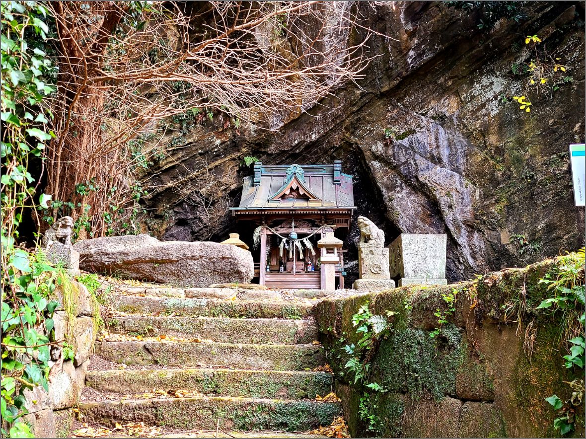 厳島神社（小浦の弁財天）